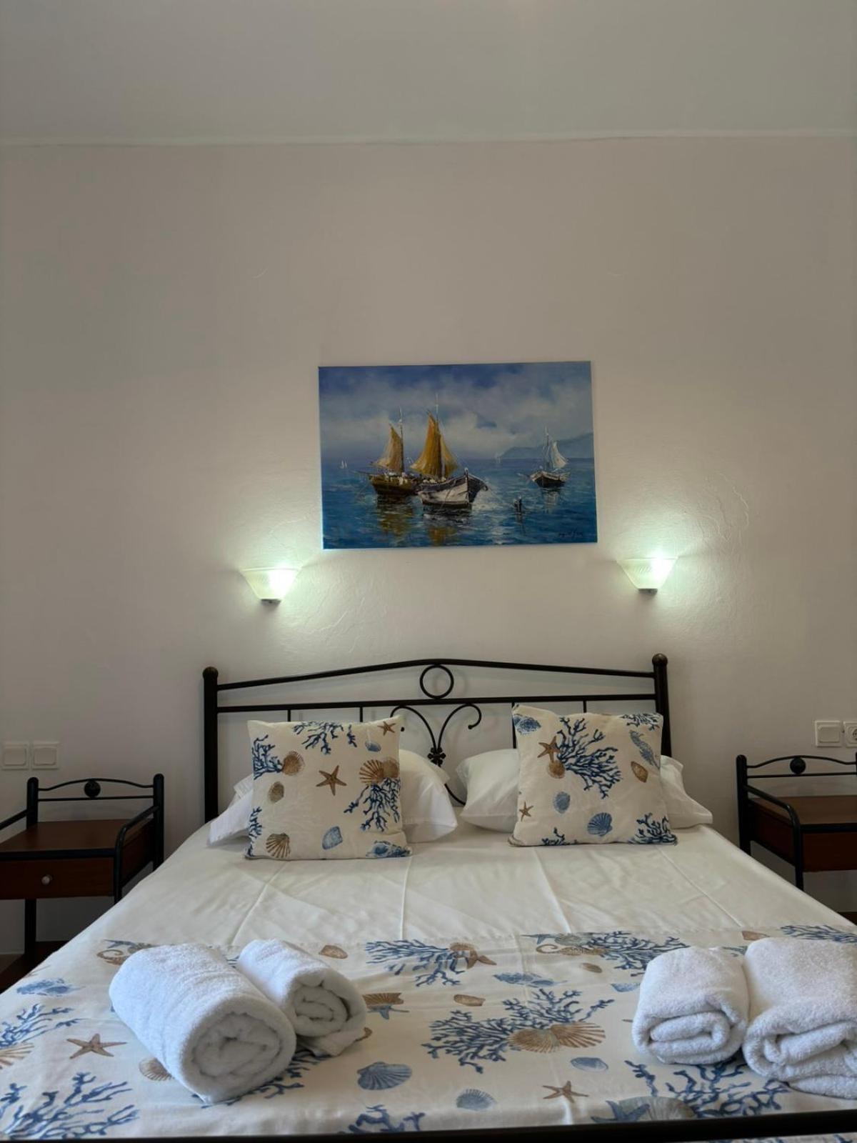 Kapetan Giannis Hotel Adamantas  Exterior photo
