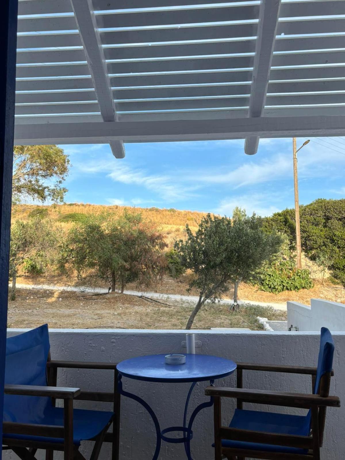 Kapetan Giannis Hotel Adamantas  Exterior photo